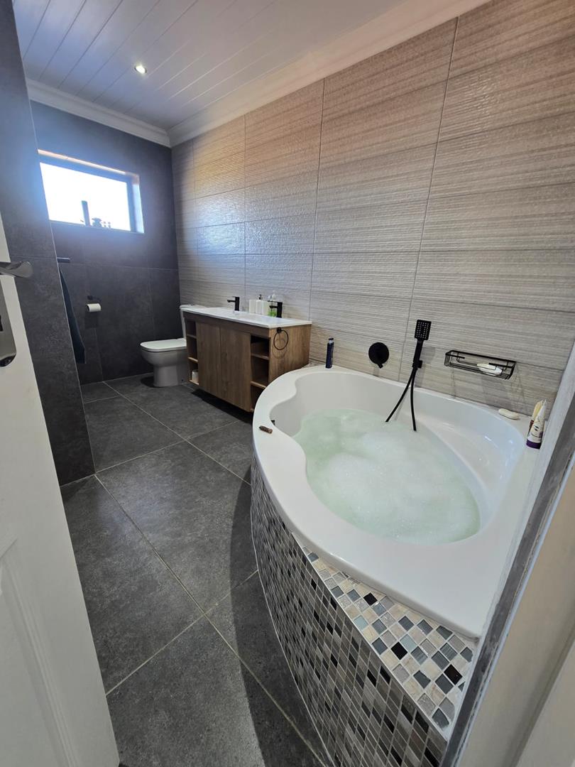 To Let 3 Bedroom Property for Rent in Dana Bay Western Cape